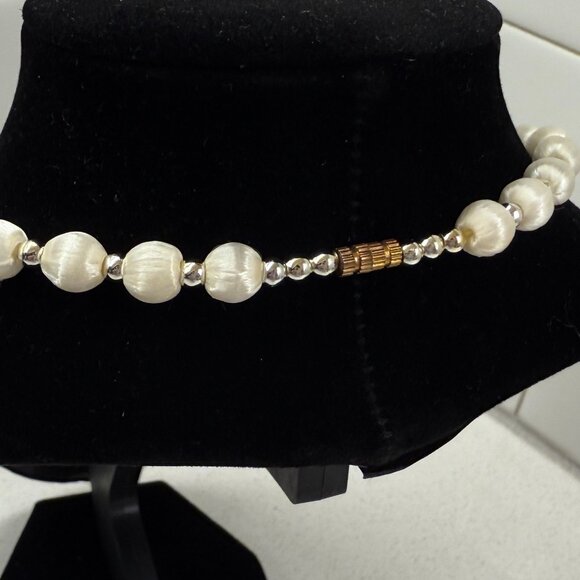 WHITE SILK THREAD Beaded Necklace - Picture 5 of 6
